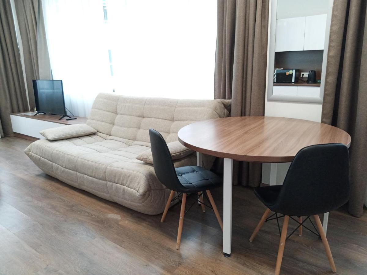 Аpartment In The City Center Apartment เยกาเทรินบูร์ก ภายนอก รูปภาพ