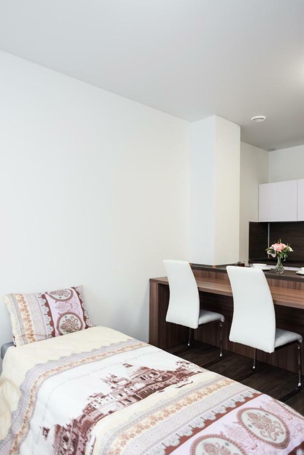 Аpartment In The City Center Apartment เยกาเทรินบูร์ก ภายนอก รูปภาพ